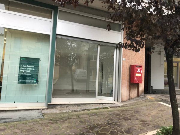 locale commerciale in affitto a Vasto