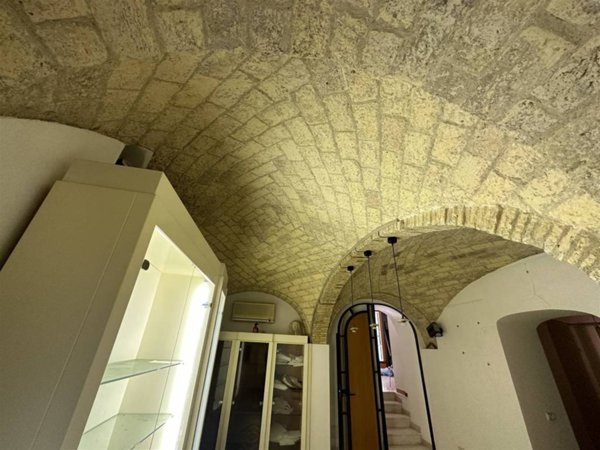 locale commerciale in affitto a Vasto