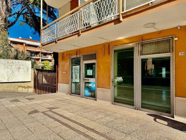 negozio in affitto a Vasto