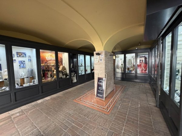 locale commerciale in affitto a Vasto