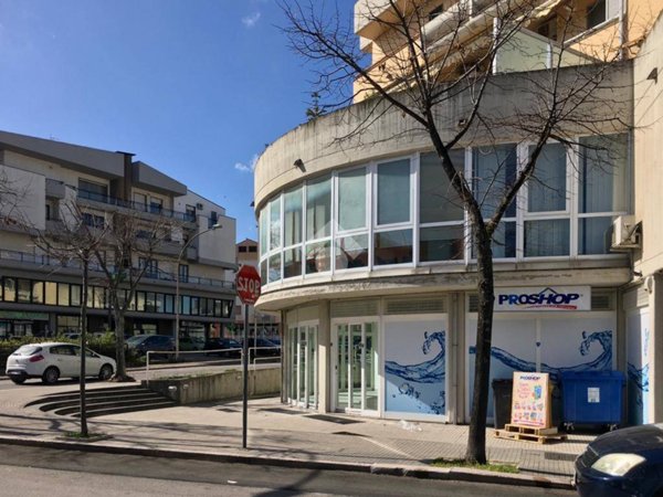 negozio in affitto a Vasto