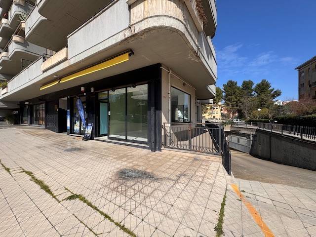 negozio in affitto a Vasto