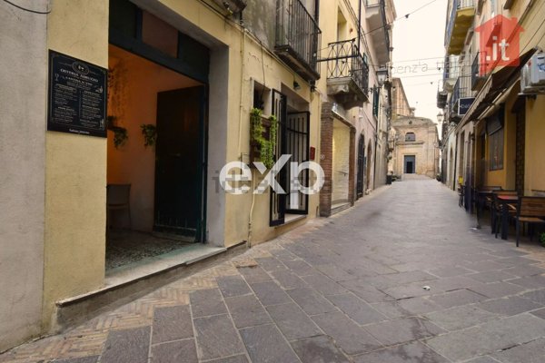 locale commerciale in affitto a Vasto