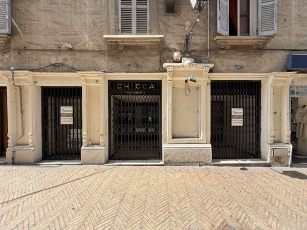 locale commerciale in affitto a Vasto