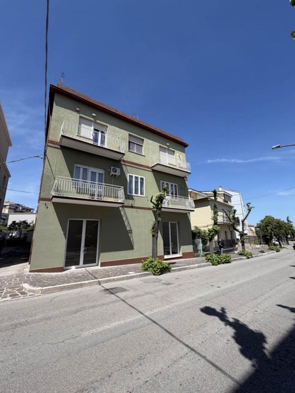 locale commerciale in affitto a Vasto