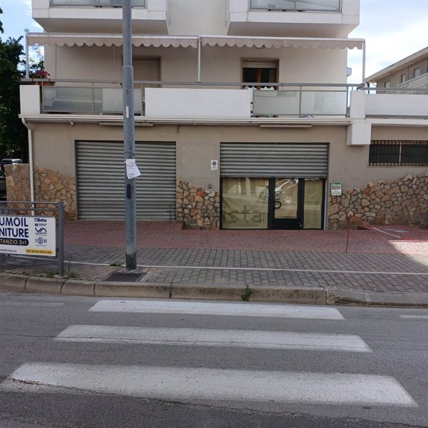 locale commerciale in affitto a Vasto
