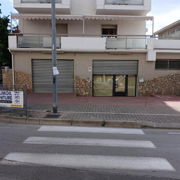locale commerciale in affitto a Vasto
