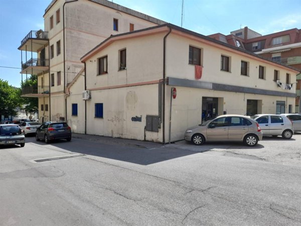 locale commerciale in affitto a Vasto