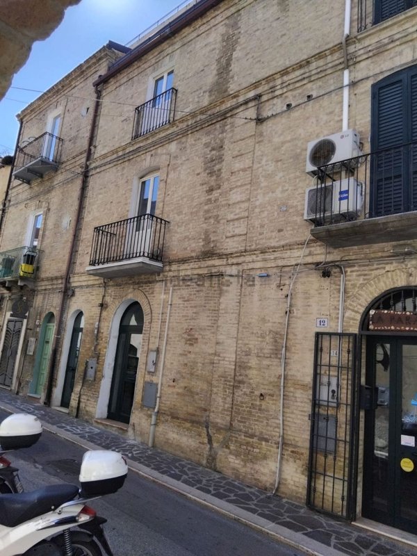locale commerciale in affitto a Vasto