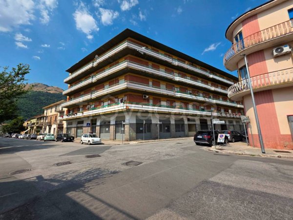 negozio in affitto a Bojano