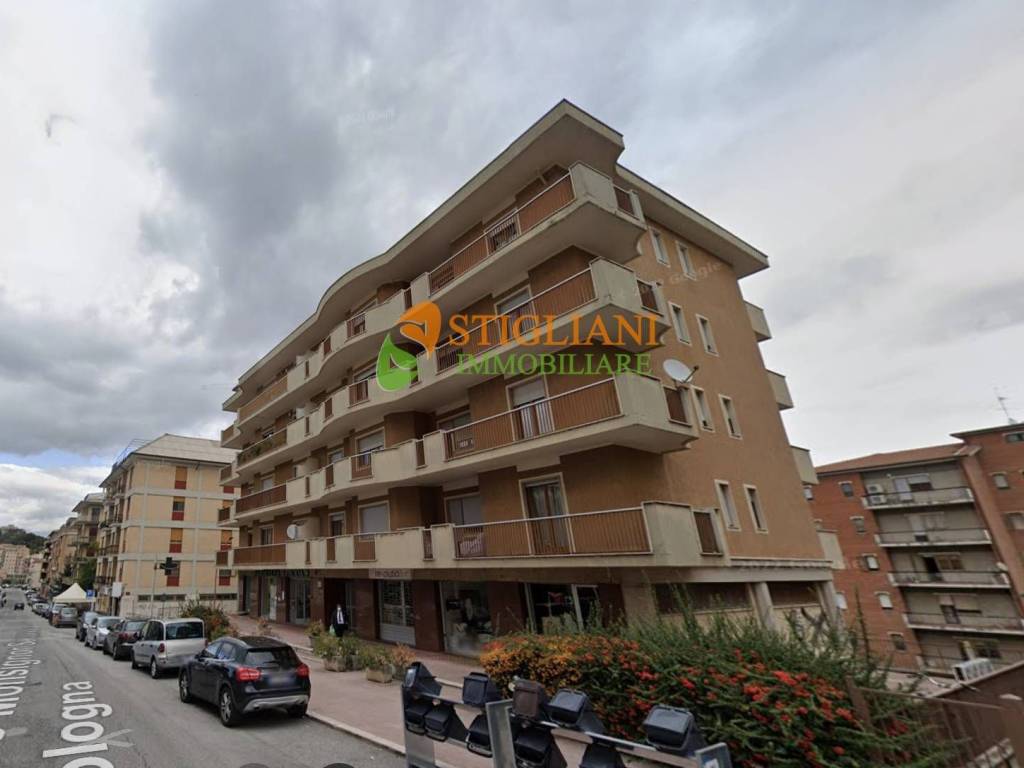 negozio in affitto a Campobasso in zona Vazzieri