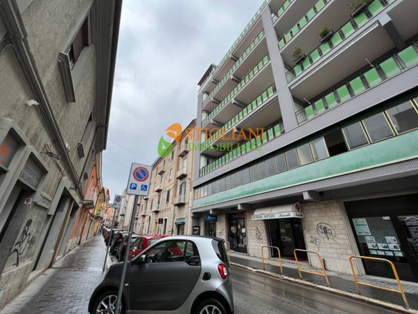 locale commerciale in affitto a Campobasso in zona Centro Città