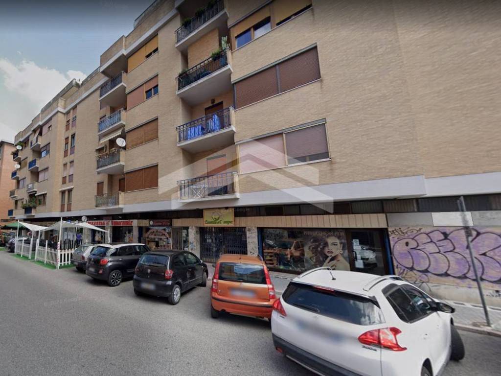 negozio in affitto a Campobasso in zona Vazzieri