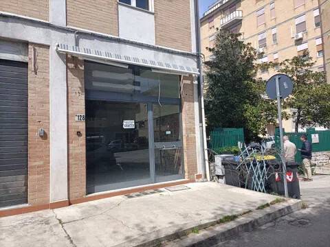 negozio in affitto a Campobasso in zona Centro Città