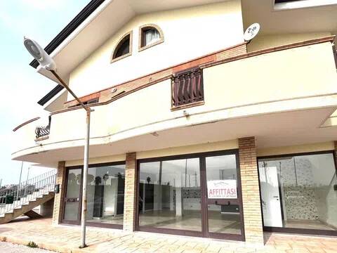 negozio in affitto a Montenero di Bisaccia