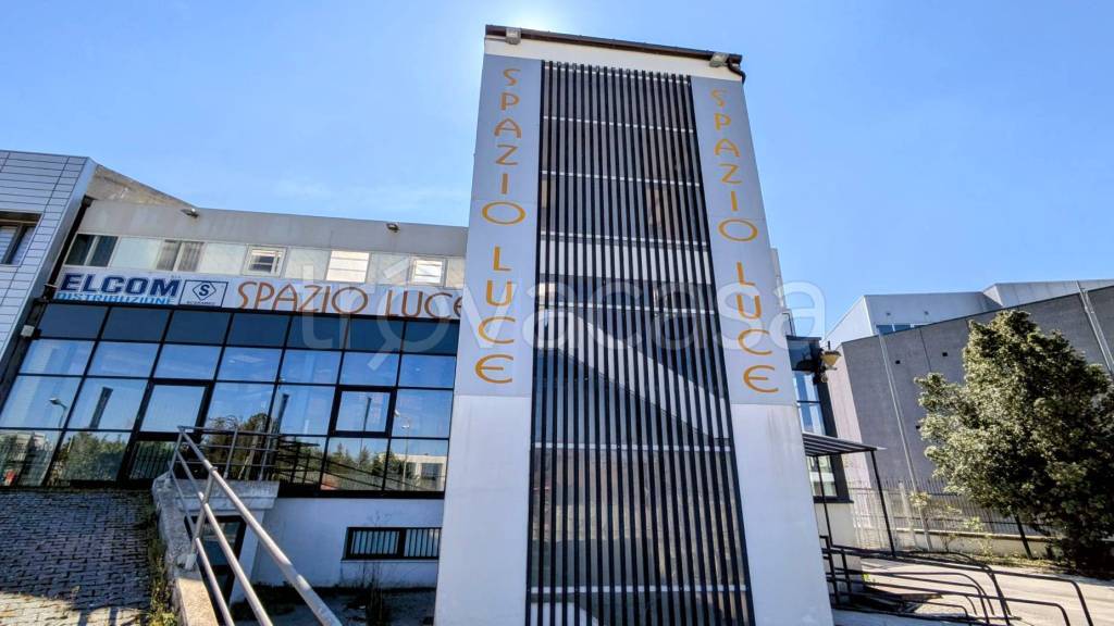 locale commerciale in affitto a Ripalimosani
