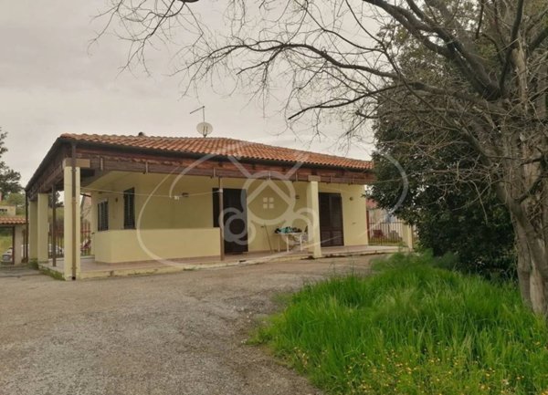 casa indipendente in affitto ad Ascoli Satriano