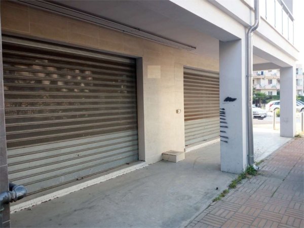 locale commerciale in affitto a Cerignola