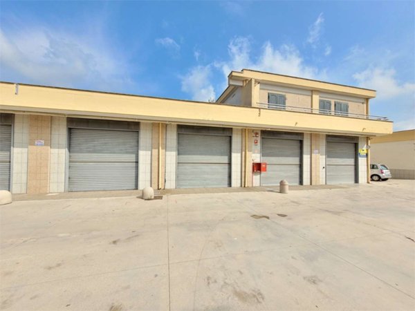 locale commerciale in affitto a Cerignola