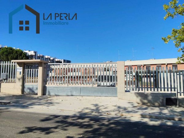 locale commerciale in affitto a Cerignola