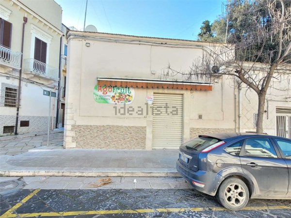 locale commerciale in affitto a Cerignola