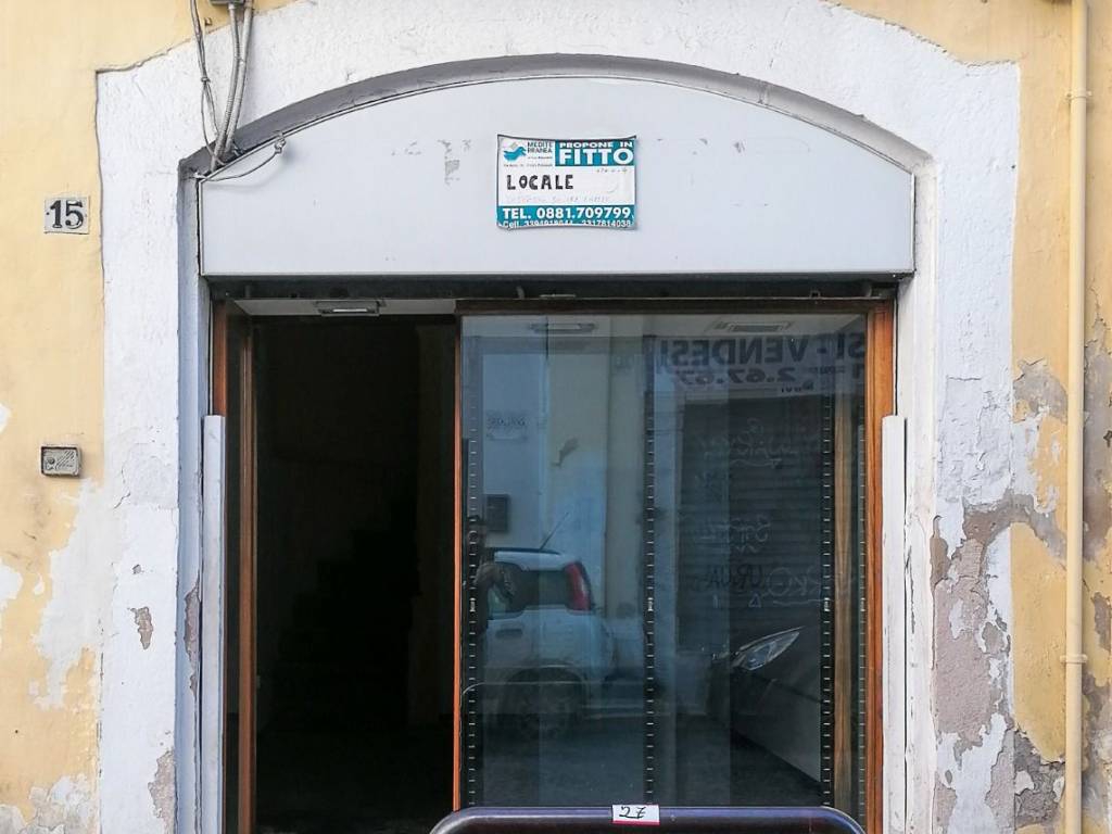 locale commerciale in affitto a Foggia