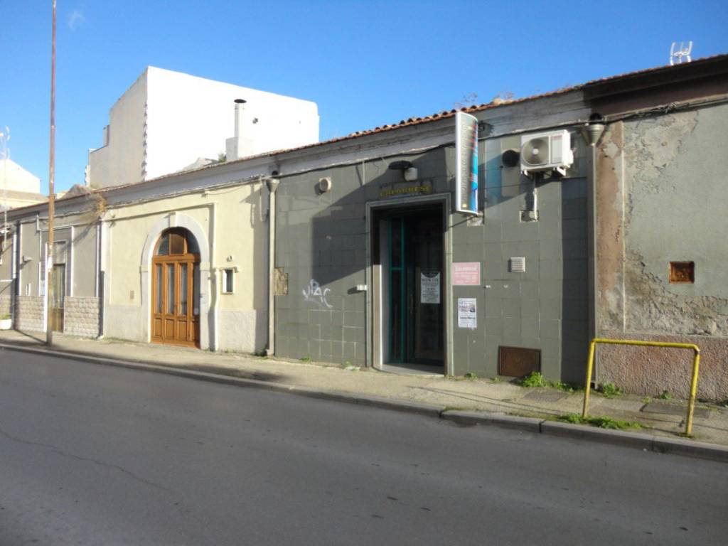 negozio in affitto a Foggia in zona Candelaro