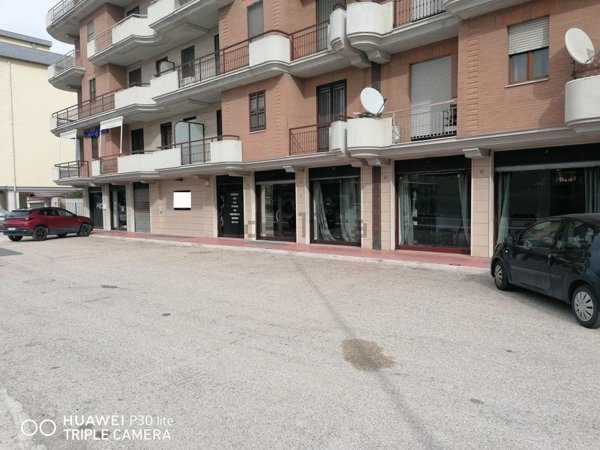 locale commerciale in affitto a Foggia in zona Macchia Gialla