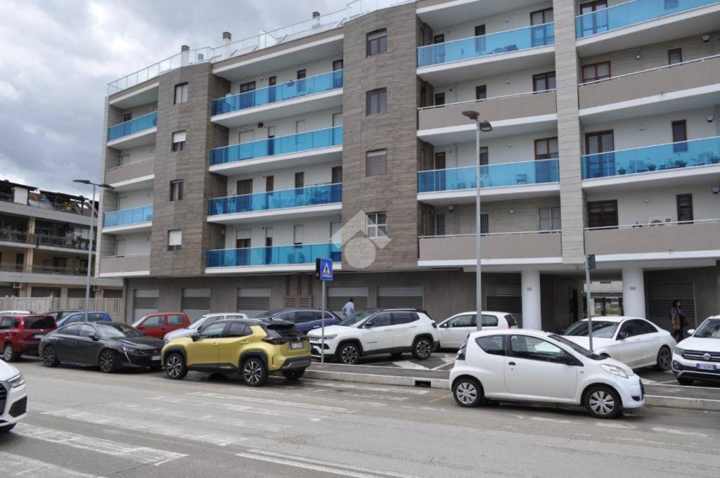 negozio in affitto a Foggia in zona Fiera