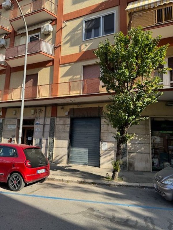 locale commerciale in affitto a Foggia in zona Immacolata / San Pio X