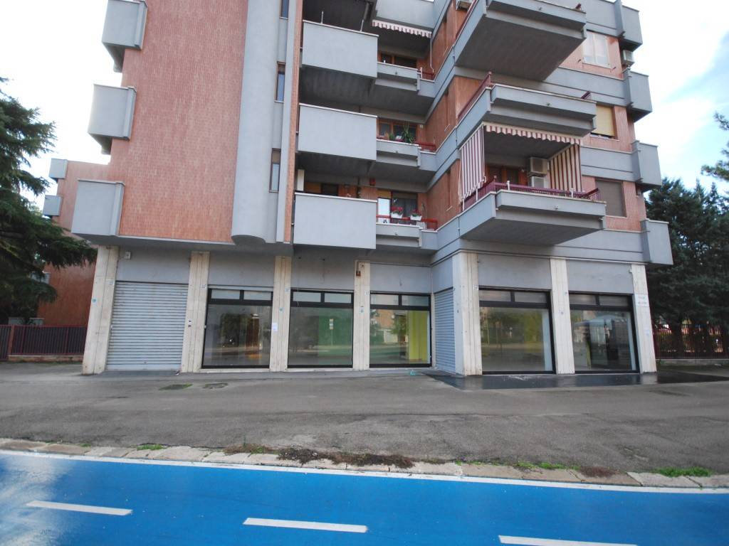 negozio in affitto a Foggia in zona CEP