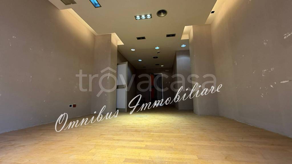 negozio in affitto a Foggia