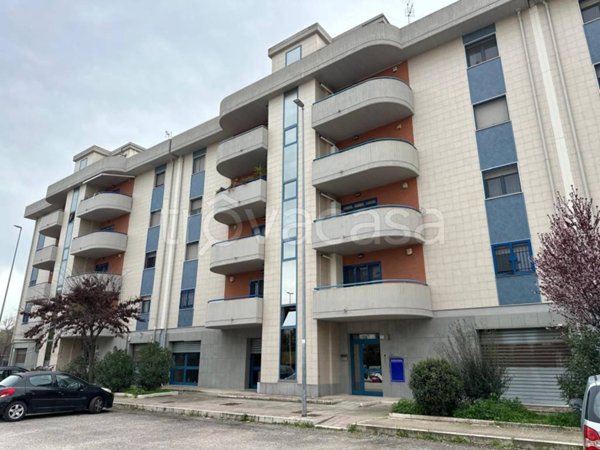 negozio in affitto a Foggia in zona Macchia Gialla