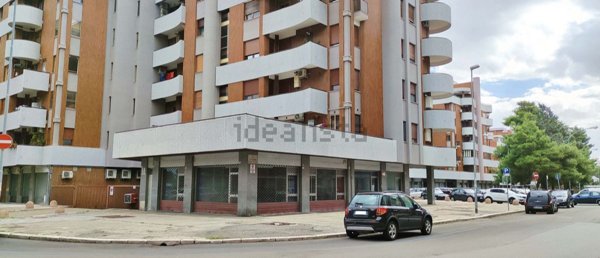 locale commerciale in affitto a Foggia in zona Fiera