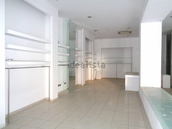 locale commerciale in affitto a Foggia