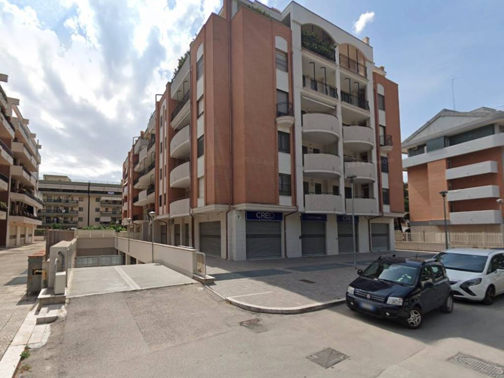 negozio in affitto a Foggia