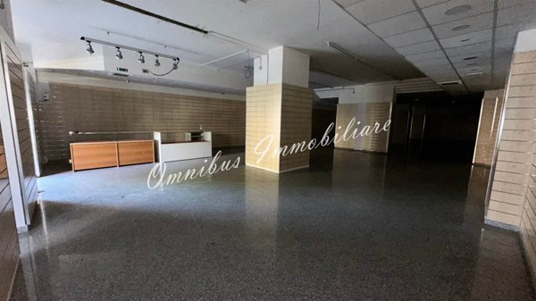 locale commerciale in affitto a Foggia
