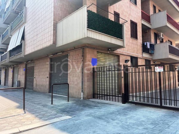 negozio in affitto a Foggia in zona Candelaro