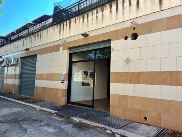 locale commerciale in affitto a Foggia in zona Fiera