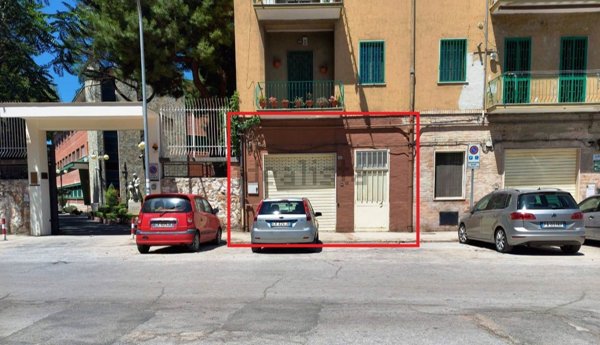 locale commerciale in affitto a Foggia