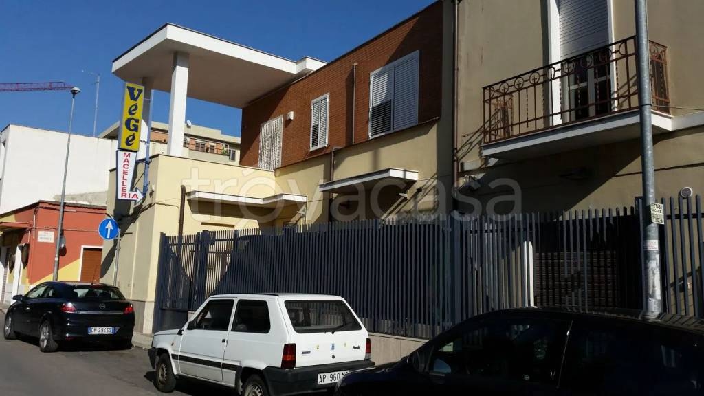 negozio in affitto a Foggia in zona Rione Diaz