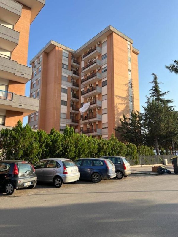 negozio in affitto a Foggia in zona Camporeale