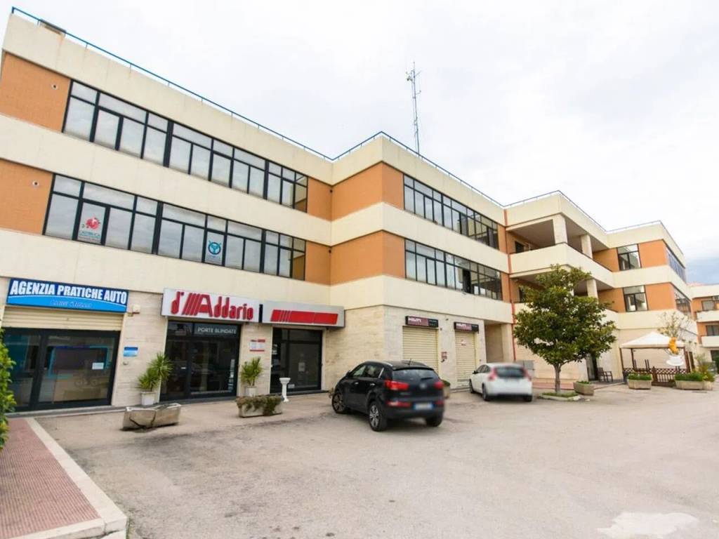 ufficio in affitto a Foggia in zona Villaggio Artigiani