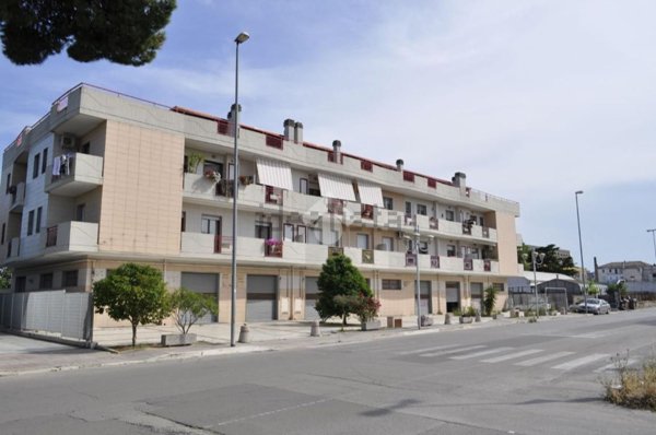 negozio in affitto a Foggia in zona Villaggio Artigiani