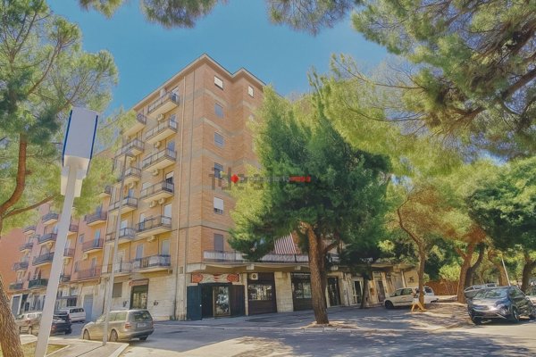 locale commerciale in affitto a Foggia in zona Camporeale