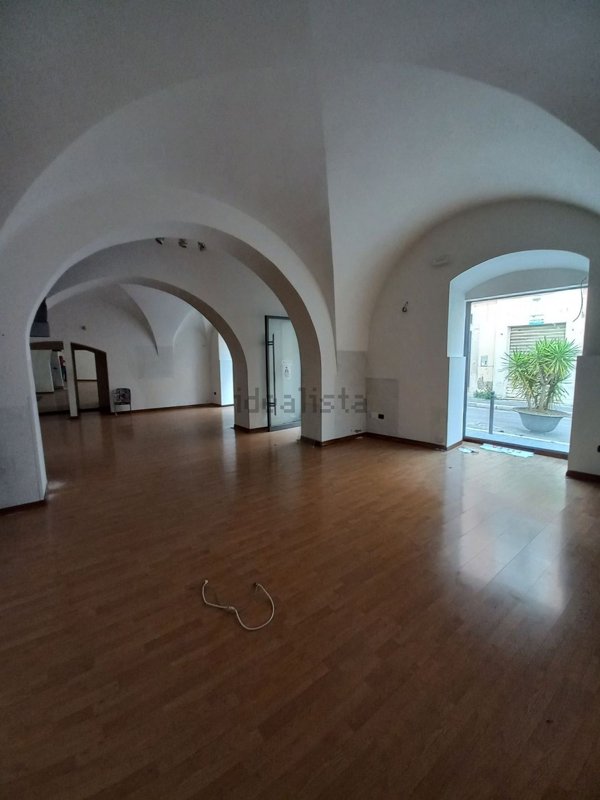 locale commerciale in affitto a Foggia