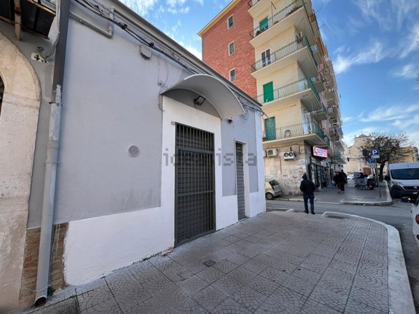 locale commerciale in affitto a Foggia