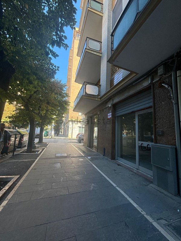 locale commerciale in affitto a Foggia