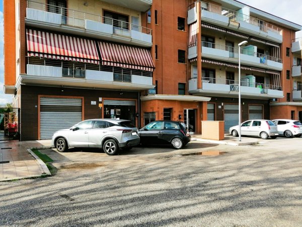 negozio in affitto a Foggia in zona Rione Diaz