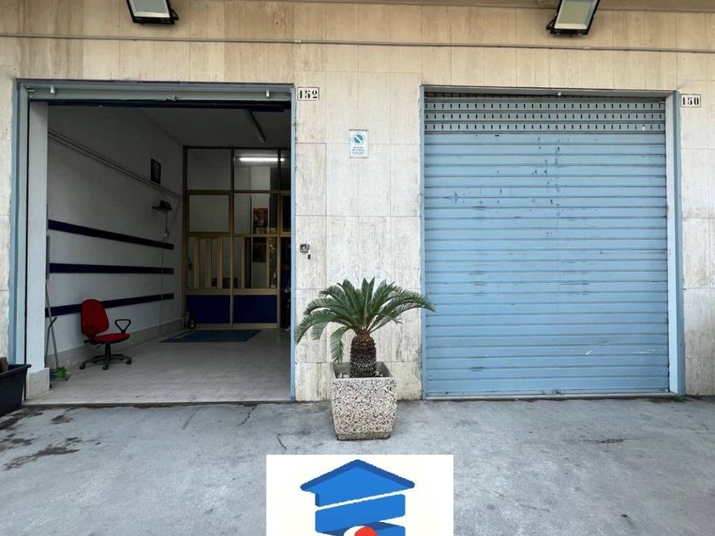 negozio in affitto a Foggia in zona Candelaro